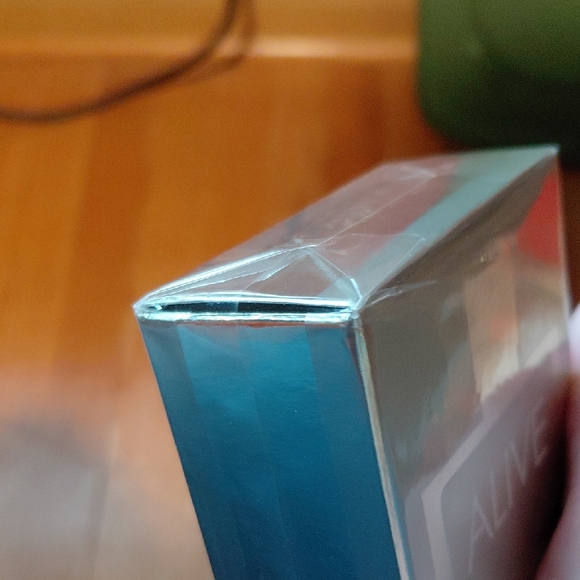 Boss Alive Eau de Parfum in Gold Packaging - Picture 2 of 5